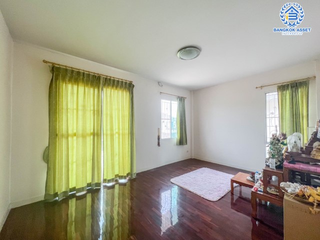 *****บ้านเดี่ยวมือสองย่านนครปฐม ม.อาภากร3 ศาลายา-บางภาษี เนื้อที่กว้างขวางมากถึงเกือบ 84 ตร.ว. ฟังก์ชันจัดเต็มถึง 5 ห้องนอน 4 ห้องน้ำ 2 ที่จอดรถ บ้านหลังใหญ่ ทำเลแห่งการเดินทาง เชื่อมต่อถ.พุทธมณฑล สาย4, ถ.บรมราชชนนี, ถ.กาญจนาภิเษก ใกล้ม.มหิดล, ทางด่วน "ศรีรัช" ราคาคุ้ม!